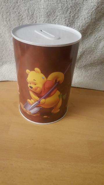 partij van 3 groene en 2 bruine winnie de pooh spaarpotten. beschikbaar voor biedingen