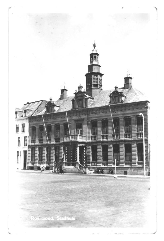 978120 Roermond Limburg 1954 Stadhuis . Leuke oude kaart, Verzamelen, Ansichtkaarten | Nederland, Ongelopen, Limburg, 1940 tot 1960