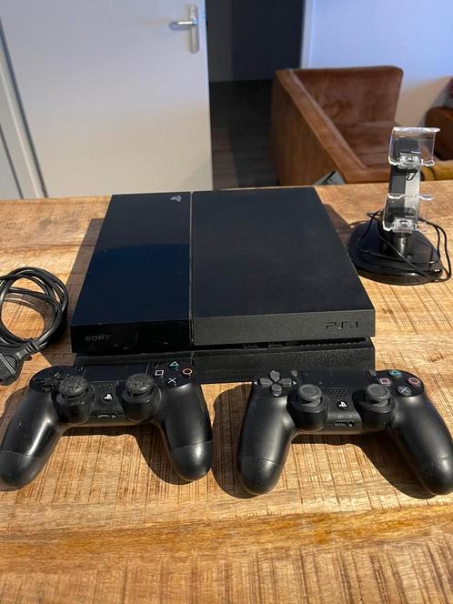 Playstation 4 - 2 controllers - 500GB, Spelcomputers en Games, Spelcomputers | Sony PlayStation 4, Zo goed als nieuw, Original