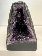 Amethist geode triple A kwaliteit  kathedraal, Verzamelen, Mineralen en Fossielen, Ophalen of Verzenden, Mineraal
