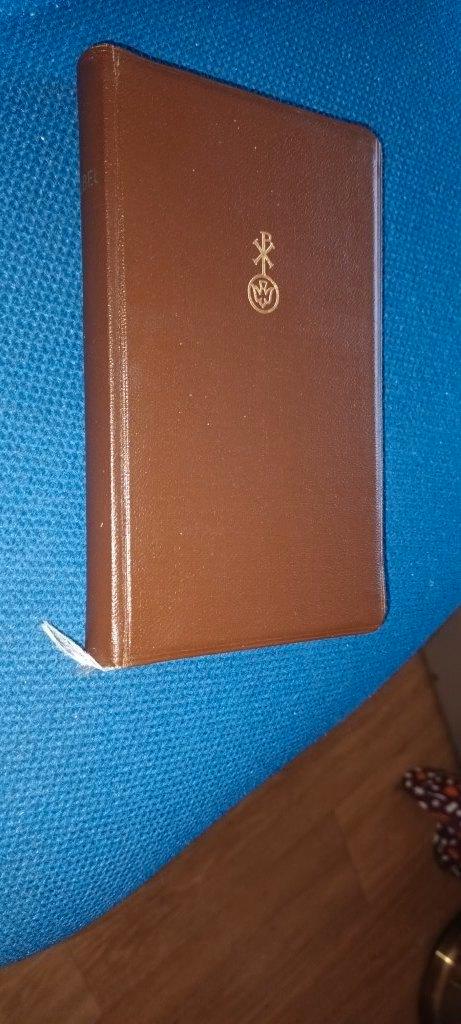 Bijbel/ZAKBIJBEL NBG 18x11x1,8 cm in cassette, Boeken, Godsdienst en Theologie, Gelezen, Christendom | Protestants, Ophalen of Verzenden