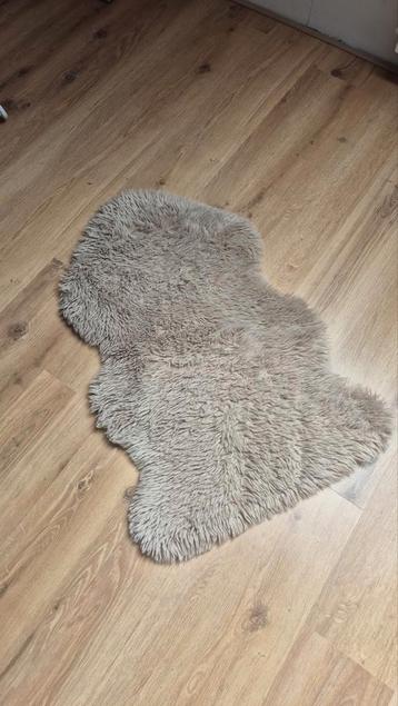 Schapenvacht (syntetisch) beschikbaar voor biedingen