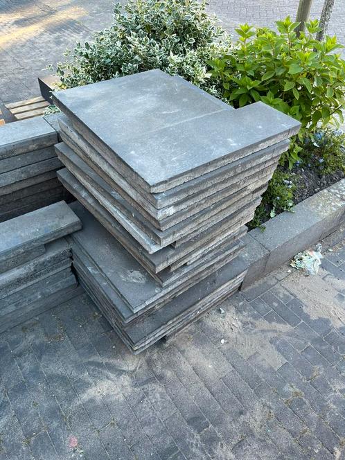 Gratis af te halen, bandjes en stenen, Tuin en Terras, Tegels en Klinkers, Gebruikt, Terrastegels, Beton, 10 m² of meer, Ophalen