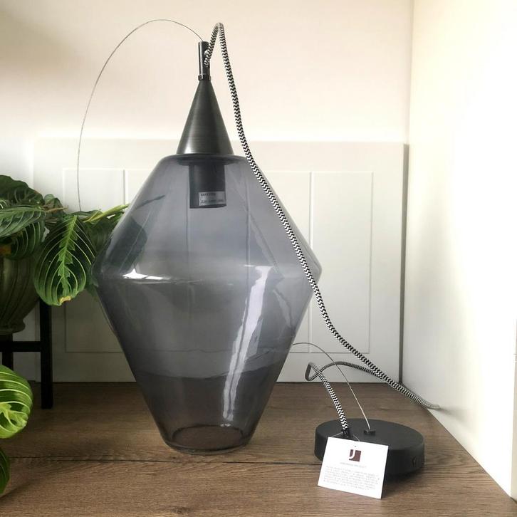 Moderne glazen hanglamp, Huis en Inrichting, Lampen | Hanglampen, Zo goed als nieuw, 50 tot 75 cm, Glas, Ophalen of Verzenden