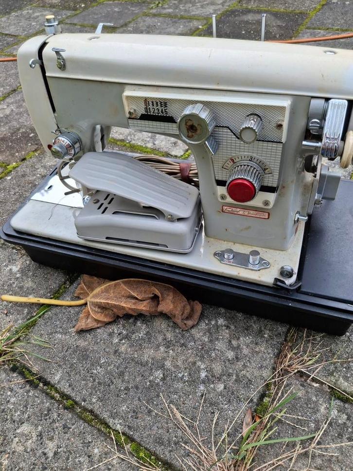 Vintage Naaimachine, Antiek en Kunst, Antiek | Naaimachines, Ophalen of Verzenden