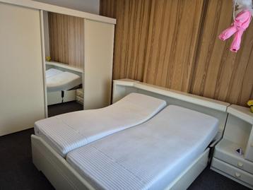 Slaapkamer compleet beschikbaar voor biedingen