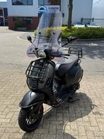 Zeer mooie vespa sprint 2022 met weinig KM full option, Ophalen, Zo goed als nieuw
