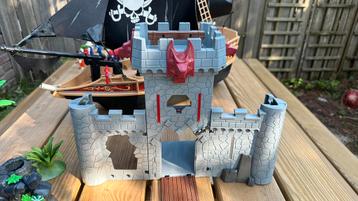 Kasteel piratenschip en eiland Playmobil beschikbaar voor biedingen