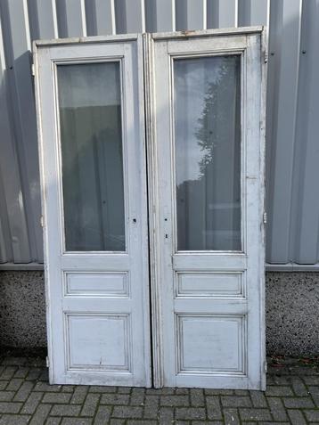 Prachtige massieve ensuitedeuren met historisch glas beschikbaar voor biedingen