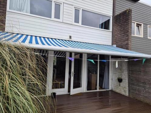 Zonnescherm, Tuin en Terras, Zonneschermen, Zo goed als nieuw, Knikarmscherm, 150 tot 300 cm, 450 cm of meer, Elektrisch, Ophalen