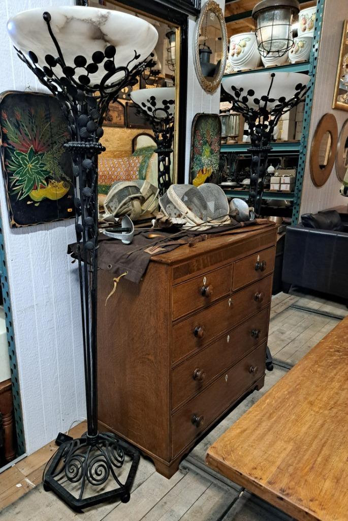 Een stel bijzondere smeedijzeren vloerlampen met albast kap, Huis en Inrichting, Lampen | Vloerlampen, Zo goed als nieuw, 150 tot 200 cm