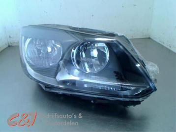 Koplamp rechts van een Volkswagen Touran beschikbaar voor biedingen