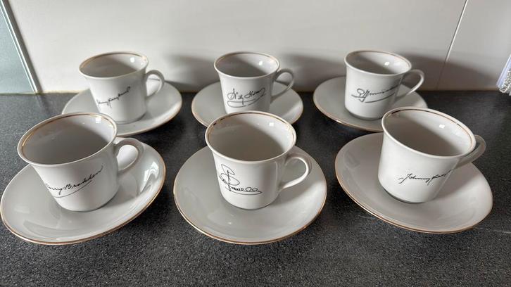 6  Kopjes en Schotels - gesigneerd, Huis en Inrichting, Keuken | Servies, Zo goed als nieuw, Kop(pen) en/of Schotel(s), Overige stijlen