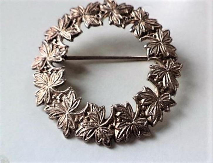 Mooie oude broche zilveren bloemenkrans, Sieraden, Tassen en Uiterlijk, Broches, Zo goed als nieuw, Zilver, Zilver, Ophalen