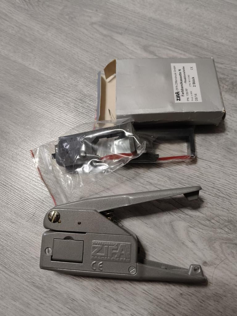 Kniptang Zifa inc. 2 extra inkt rollen z.g.a.n., Verzamelen, Ophalen of Verzenden