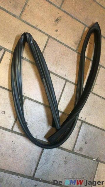 Raamrubber rechtsvoor BMW 5 serie E39 beschikbaar voor biedingen