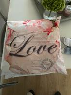 2 Decoratief kussens met rozen en 'Love' print, Ophalen, Zo goed als nieuw, Roze, Vierkant