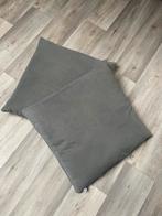 2 kussens met grijze velour hoes, Ophalen, Zo goed als nieuw, Grijs, Vierkant