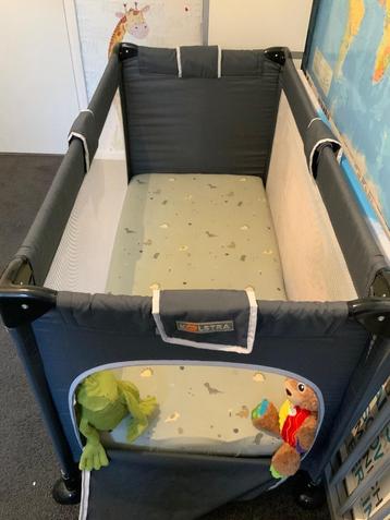Kinderbedje met beddengoed beschikbaar voor biedingen