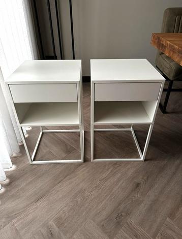 2 nachtkastjes beschikbaar voor biedingen