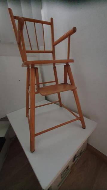 Houten poppenstoeltje en bedje beschikbaar voor biedingen