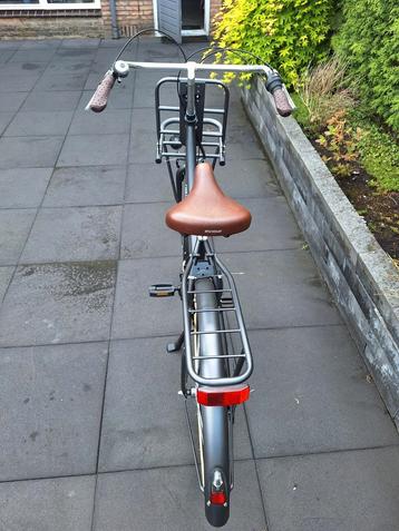 Nieuwe fiets met versnellingen beschikbaar voor biedingen