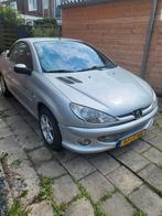 Peugeot 206 1.6 16V CC 2002 Grijs APK. 11-2026, Auto's, Voorwielaandrijving, 4 cilinders, Cabriolet, 4 stoelen