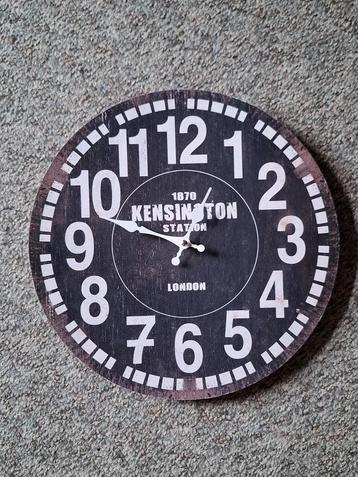 Kensington wandklok. Werkt nog prima. 34 cm doorsnede  beschikbaar voor biedingen