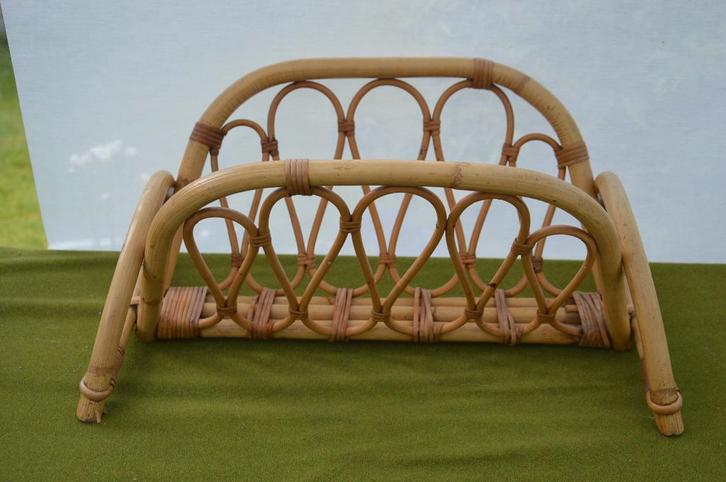 Vintage bamboe lectuurbak / krantenbak van gebogen bamboe, Huis en Inrichting, Woonaccessoires | Krantenbakken en Lectuurbakken