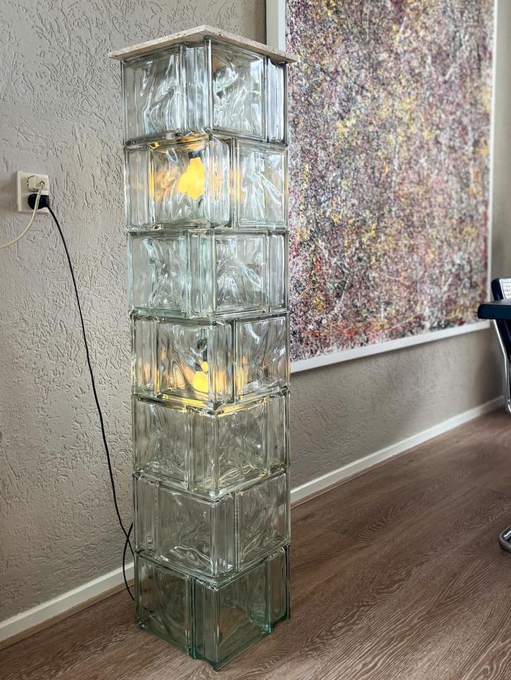Handgemaakte modulaire vloerlamp van glas blokken, Huis en Inrichting, Lampen | Vloerlampen, Nieuw, 100 tot 150 cm, Glas, Ophalen