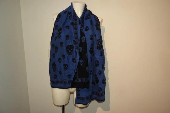 Alexander McQueen shawl in print schedels wol zijde 2 kanten, Kleding | Dames, Mutsen, Sjaals en Handschoenen, Zo goed als nieuw