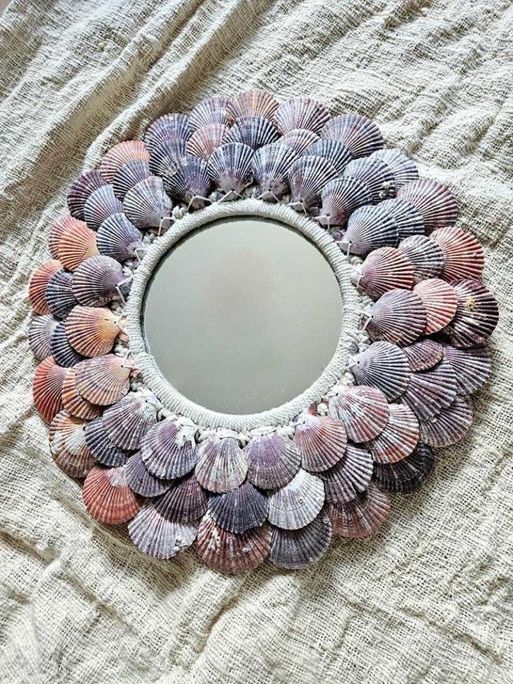 Paarse schelpen spiegel rond uit Bali, Huis en Inrichting, Woonaccessoires | Spiegels, Nieuw, Minder dan 50 cm, Minder dan 100 cm
