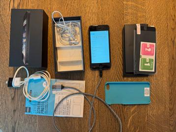 iPhone 5 - 16GB Nette Staat + Toebehoren beschikbaar voor biedingen
