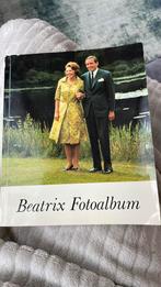 Beatrix fotoalbum, Verzamelen, Koninklijk Huis en Royalty, Ophalen of Verzenden, Gebruikt, Nederland, Tijdschrift of Boek