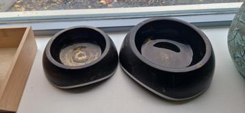 Honden voerbak en drinkbak beschikbaar voor biedingen