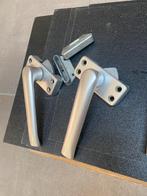 Rvs deursluiting 2 stuks, Doe-het-zelf en Verbouw, Hang- en Sluitwerk, Ophalen, Gebruikt, Rvs, Klink of Kruk