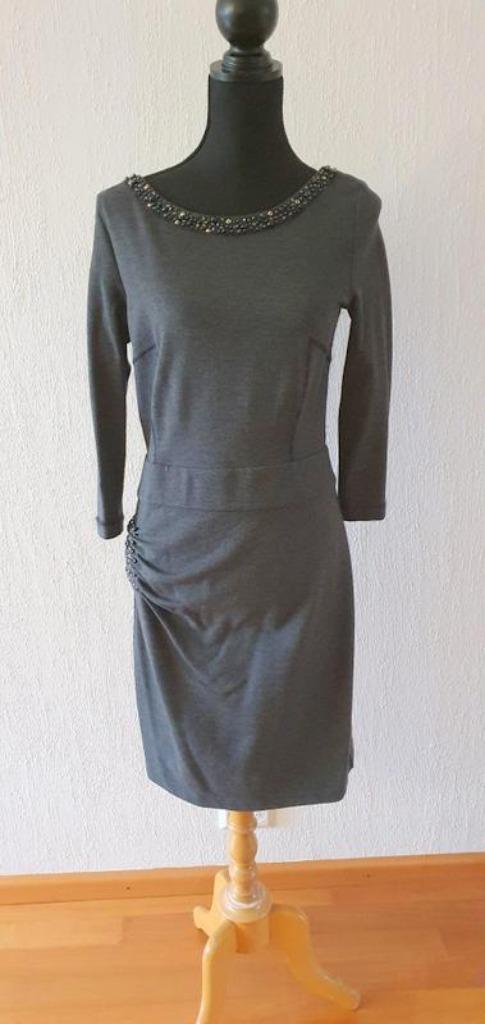 Blumarine prachtige gedeeltelijk wollen jurk 38, Kleding | Dames, Jurken, Zo goed als nieuw, Maat 38/40 (M), Grijs, Knielengte