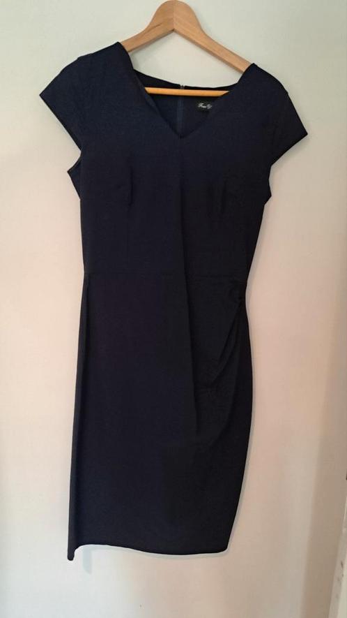 Donkerblauwe jurk met veel stretch, Kleding | Dames, Jurken, Zo goed als nieuw, Maat 38/40 (M), Blauw, Onder de knie, Verzenden