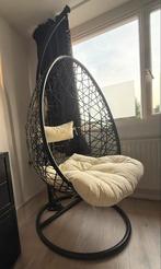 Hangstoel (ei-stoel) zwart + crèmekleurige kussens, Tuin en Terras, Tuinstoelen, Ophalen of Verzenden, Zo goed als nieuw, Metaal