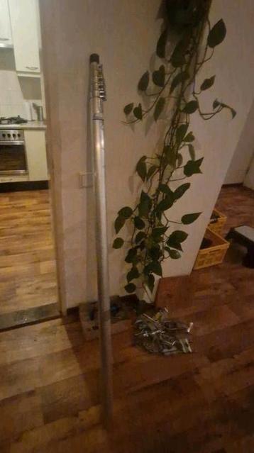 Schuifmast 7.6 meter met 8 grondpinnen   beschikbaar voor biedingen