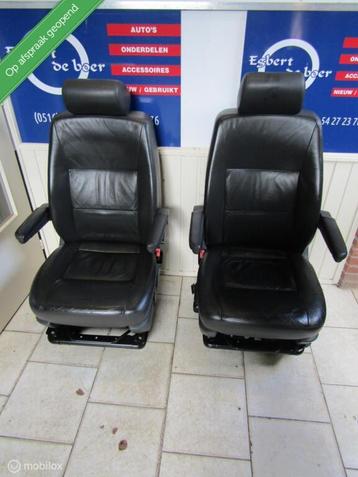 2x zwart lederen Stoel l & r volkswagen transporter t5 & t6 beschikbaar voor biedingen