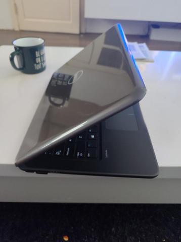 Zo goed als nieuw Latitude 3380, 4 GB 128GB SSD W11 batterij beschikbaar voor biedingen