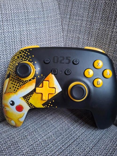 Nintendo Switch Wireless Pro Controller Pikachu | NIEUWSTAAT, Spelcomputers en Games, Games | Nintendo Switch, Zo goed als nieuw