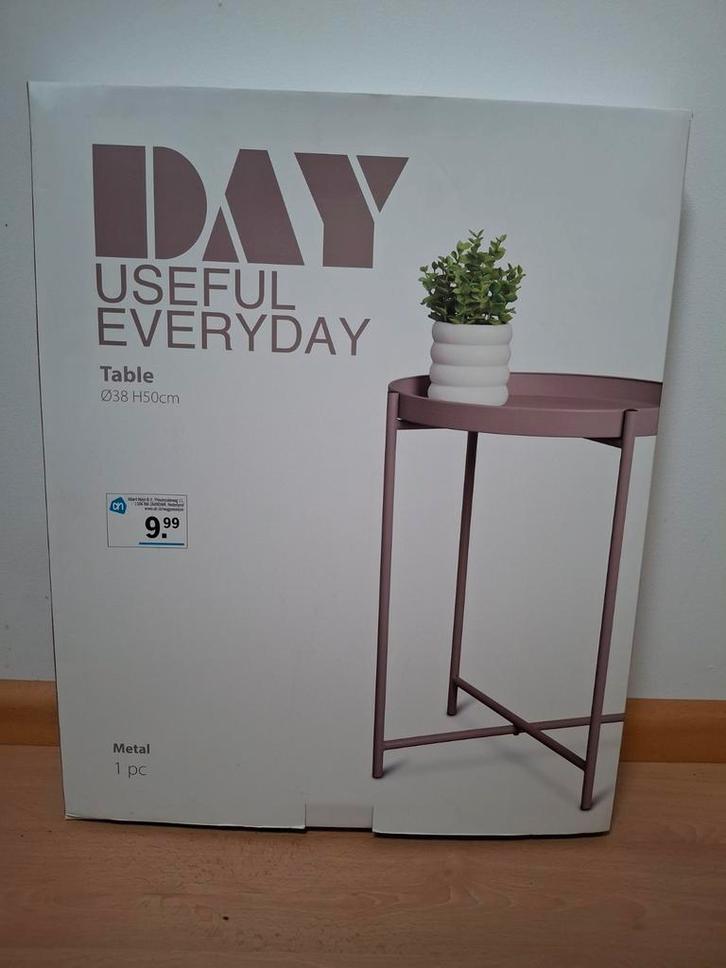 DAY Useful Everyday Tafel - Nieuw in doos!, Huis en Inrichting, Tafels | Bijzettafels, Nieuw, Rond, 45 tot 60 cm, Minder dan 55 cm