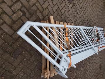 Stalen trap ca. 350cm ook voor buiten verzinkt en gecoat beschikbaar voor biedingen