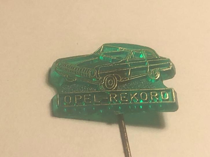 Plastic OPEL REKORD AUTOMERK Speld (Groen/Goudkleur)., Verzamelen, Speldjes, Pins en Buttons, Zo goed als nieuw, Speldje of Pin