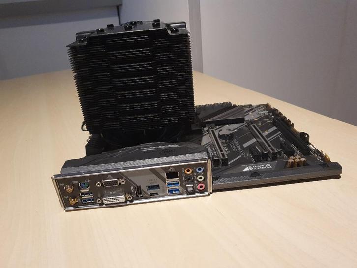 Intel Core i7-8700K + cooler + moederbord + 32 GB RAM, Computers en Software, Moederborden, Gebruikt, Intel, DDR4, Ophalen of Verzenden