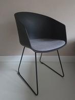 Zwarte eetkamerstoel / kuipstoel met grijze zitting, Ophalen, Zo goed als nieuw, Zwart, Metaal