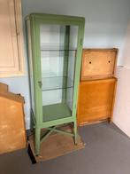 Ikea Fabrikör vitrinekast grijsgroen, Huis en Inrichting, Kasten | Vitrinekasten, Ophalen, 50 tot 100 cm, Zo goed als nieuw, 150 tot 200 cm