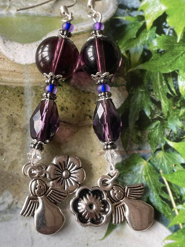 Paarse hangers, Sieraden, Tassen en Uiterlijk, Oorbellen, Nieuw, Hangers, Overige materialen, Paars, Ophalen of Verzenden